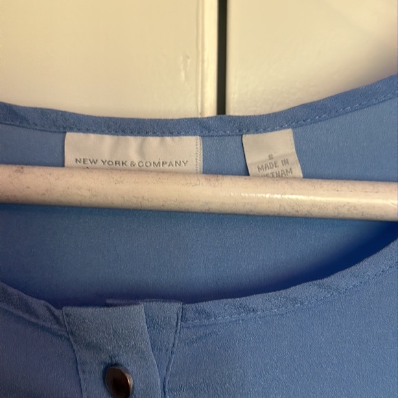 💙 5 for $20 - New York and Company blouse - Picture 3 of 3